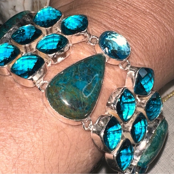 Gorgeous Shattuckite + Blue Topaz cluster statement bracelet cuff - Picture 3 of 10